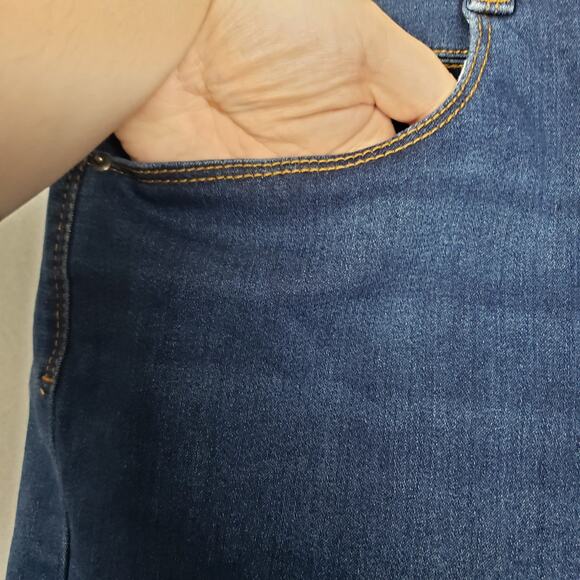 Time & Tru Size XL Rolled Hem Jean Shorts Classic Blue Denim‎ Western Casual - Picture 8 of 8